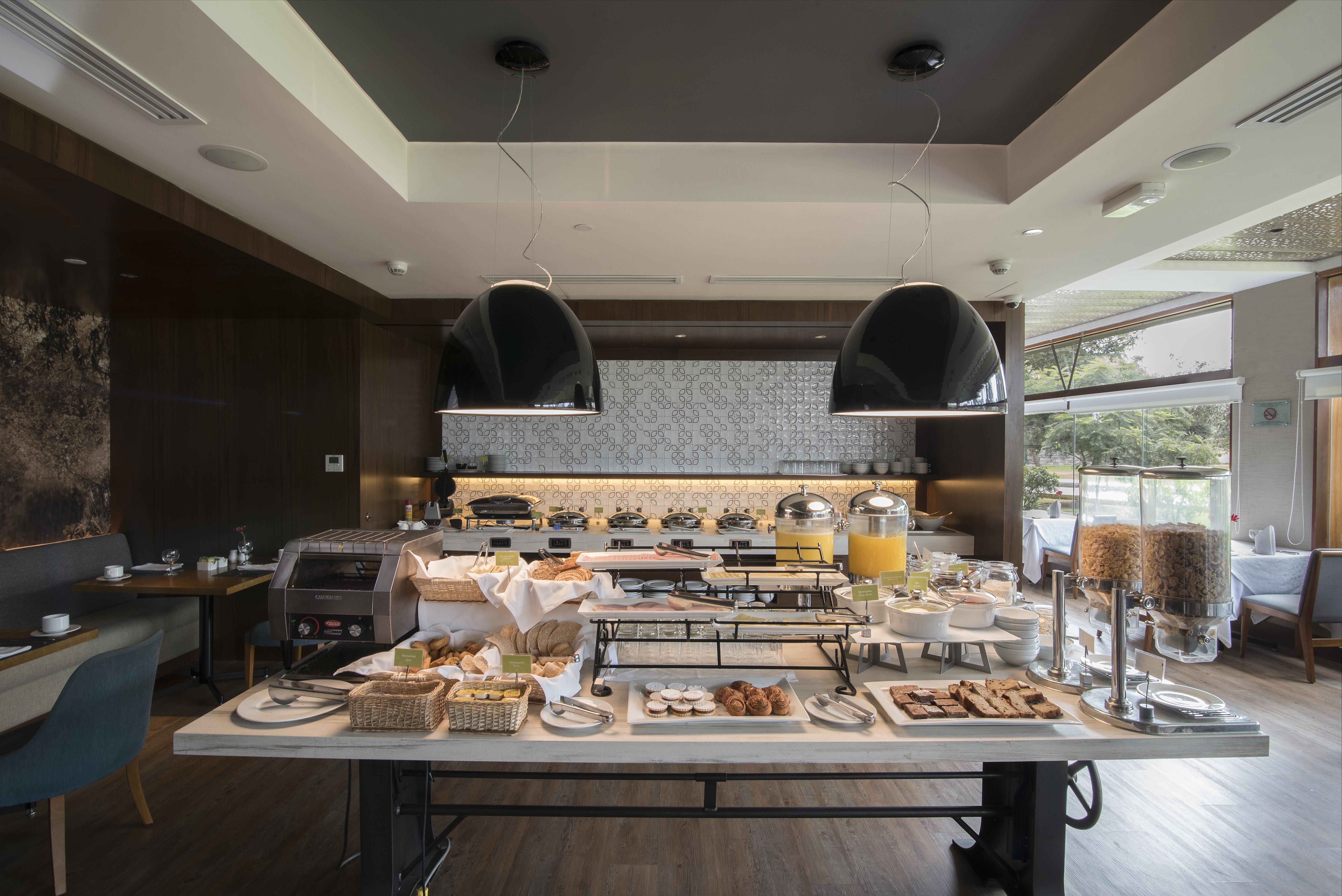 Sonesta Hotel El Olivar Lima Eksteriør billede The buffet at the restaurant